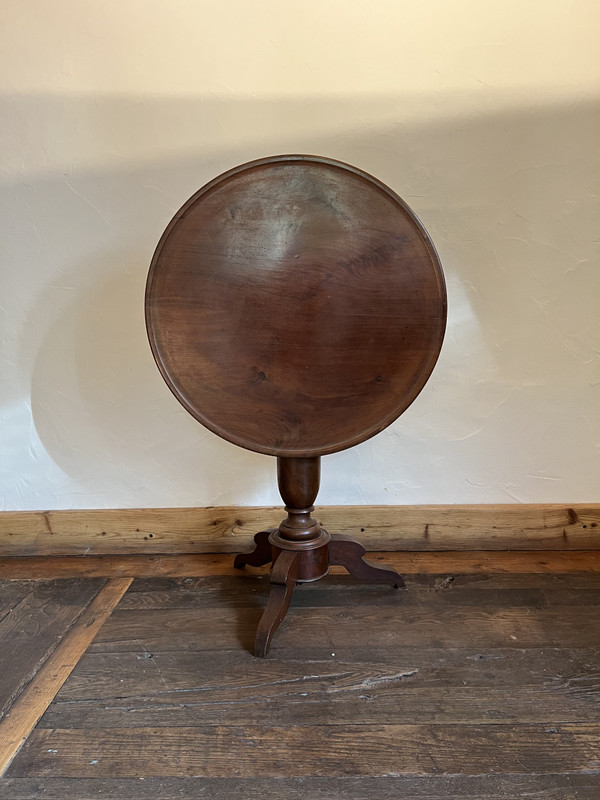 Table en bois dur 1800
