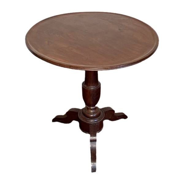 Table en bois dur 1800