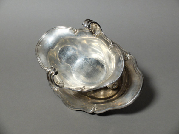 Sauce boat with solid silver frame