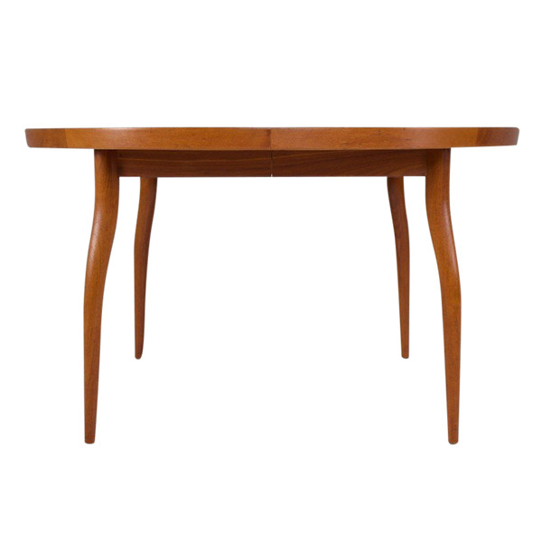 Finn Juhl: Nv-56 Extendable Round Table.