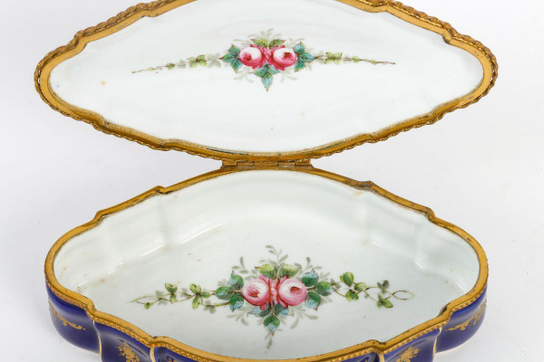 Late 19th Century Sèvres Style Porcelain Jewelry Box