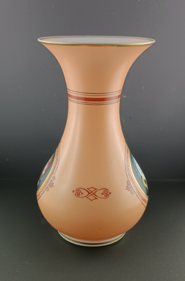 paire de vase en opaline décors a l antique XIXe