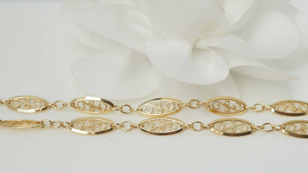 Filigree long necklace in yellow gold