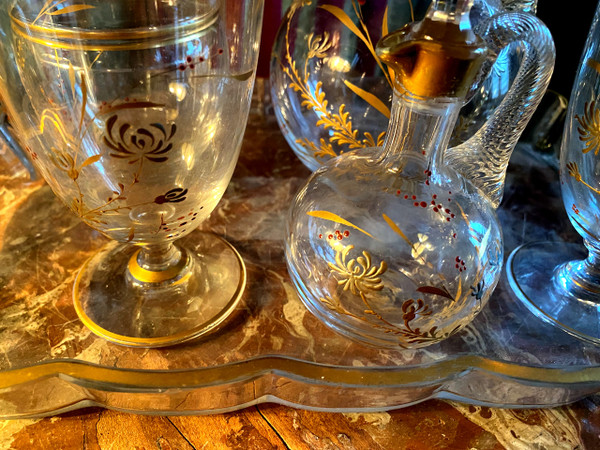 Service tête à tête  6pièces a digestif en cristal numéroté à motif en relief de fleurs dorées époque Napoléon III 