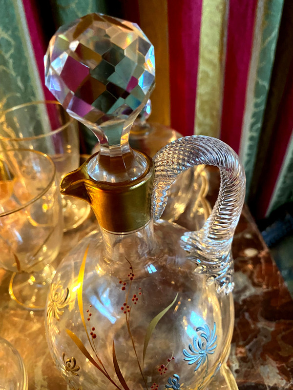 Service tête à tête  6pièces a digestif en cristal numéroté à motif en relief de fleurs dorées époque Napoléon III 