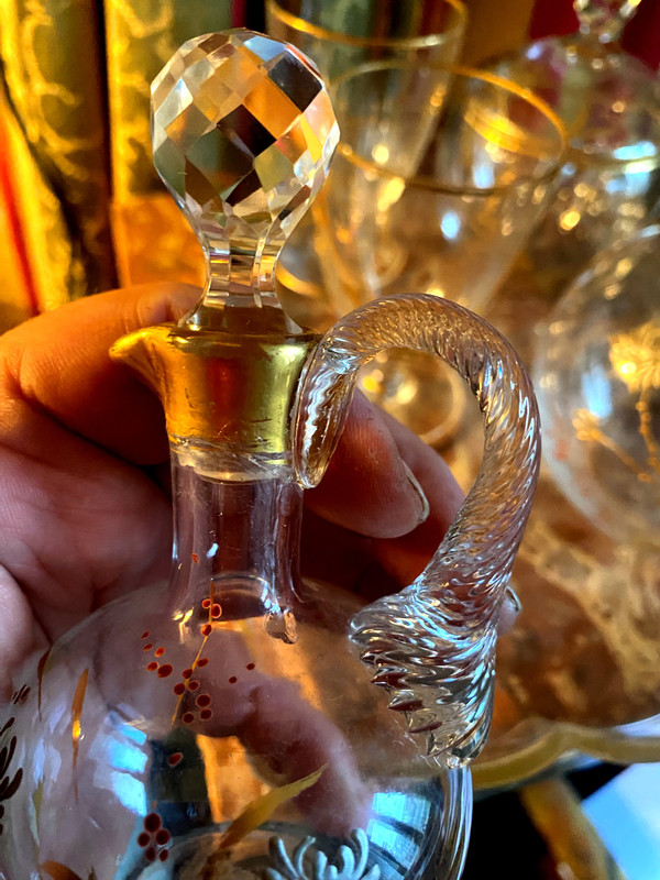 Service tête à tête  6pièces a digestif en cristal numéroté à motif en relief de fleurs dorées époque Napoléon III 