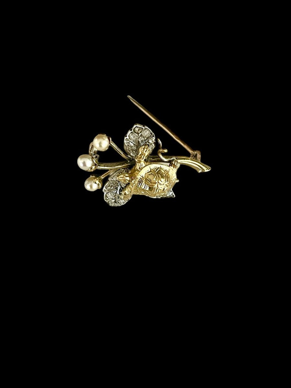 Spilla a forma di tartaruga in oro, argento e diamanti