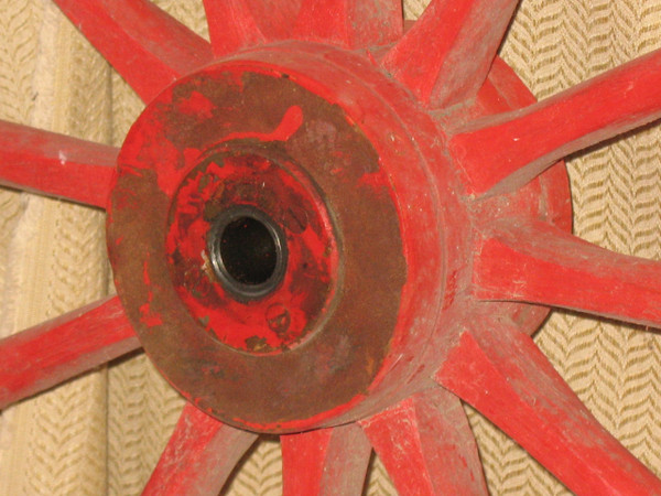 Coppia di piccole ruote di carrozza in legno e ferro del XIX secolo Perfetto stato di conservazione