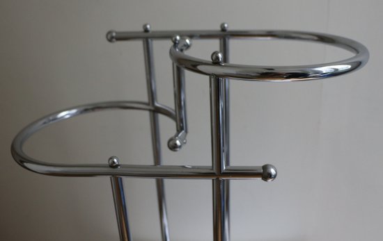 Porte-parapluie moderniste
