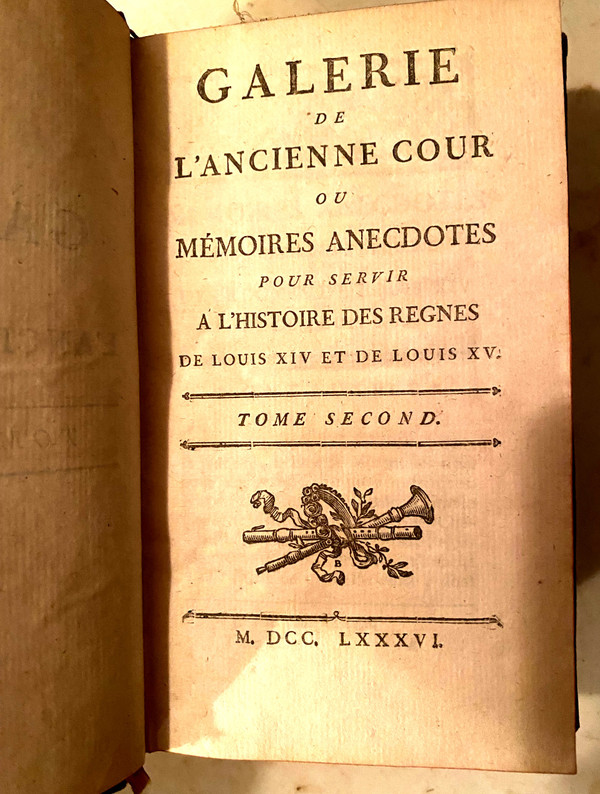 Galerie de l'Ancienne Cour , 3 volumes in 12 , imprimés en 1786 premier texte connu de Saint Simon. Rare .