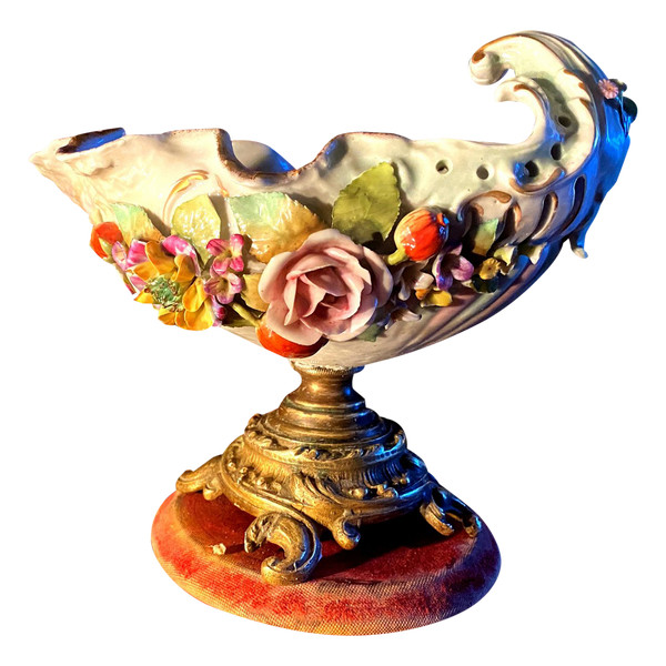 Important baroque German porcelain cup of the 19th century Saxony with flowers and fruits bronze feet