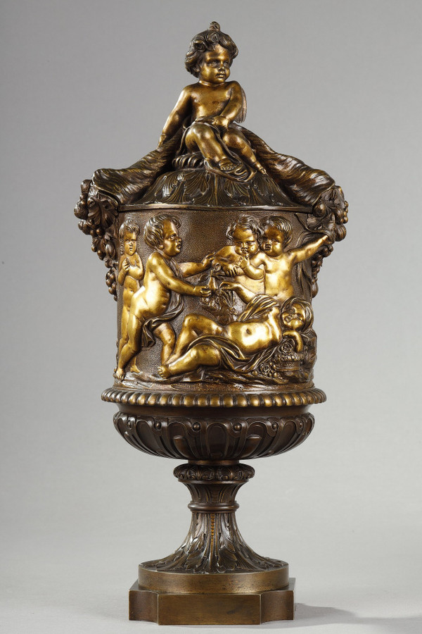 PAIR OF COVERED VASES, IN FINELY CHASED BRONZE WITH A RICH ROTATING DECORATION