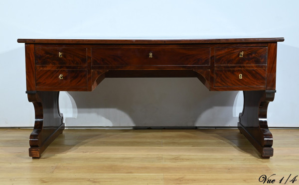 Grande scrivania di proprietà in radica di mogano, periodo di restauro - inizio XIX secolo