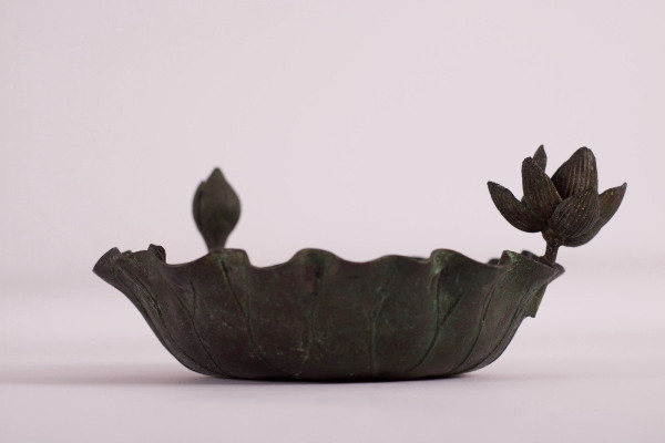 Bol Vide Poche Japonais En Lotus Ikebana à La Grenouille