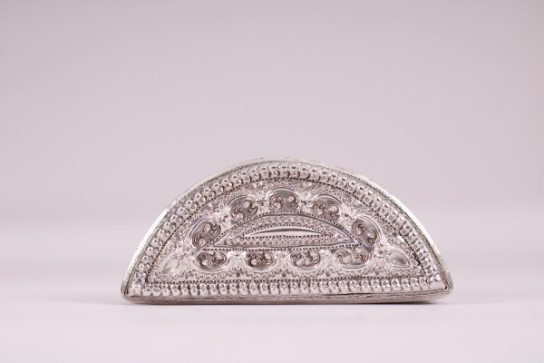 Scatola di lime mezza luna in argento Burma Betel Shan
