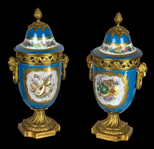 PAIR OF COVERED POTS IN SÈVRES PORCELAIN DECORATED WITH GILT BRONZE NAPOLEON III