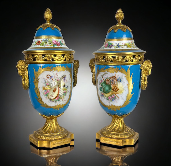 PAIR OF COVERED POTS IN SÈVRES PORCELAIN DECORATED WITH GILT BRONZE NAPOLEON III