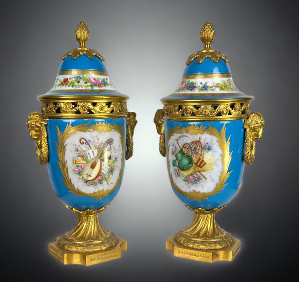 PAIR OF COVERED POTS IN SÈVRES PORCELAIN DECORATED WITH GILT BRONZE NAPOLEON III