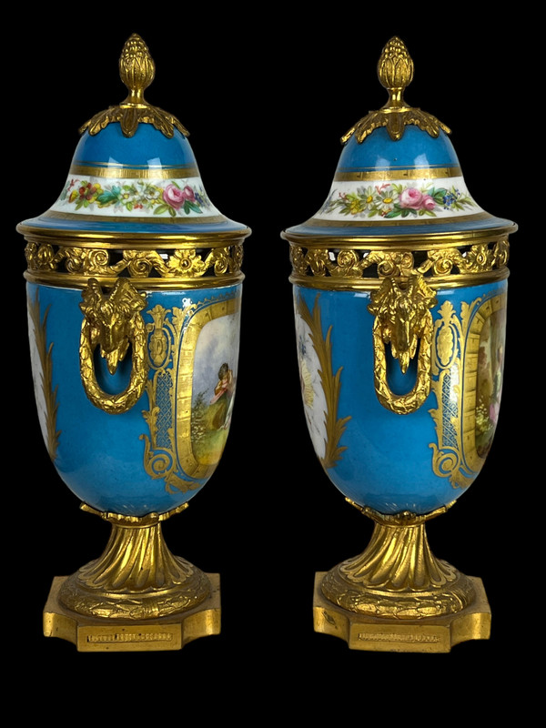 PAIR OF COVERED POTS IN SÈVRES PORCELAIN DECORATED WITH GILT BRONZE NAPOLEON III