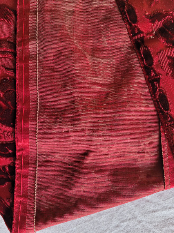 Bordure en velours ciselé rouge, époque XIXe siècle