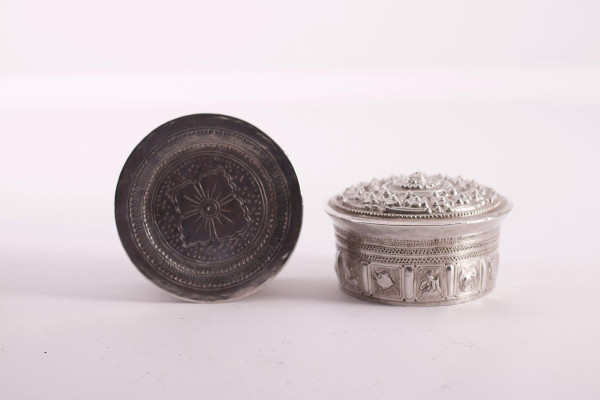 Grande scatola di betel in argento Birmania
