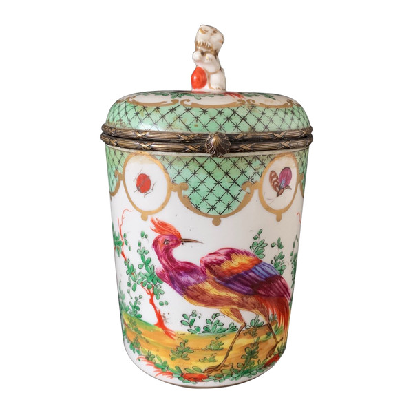 Boite En Porcelaine à Décor De Volatiles
