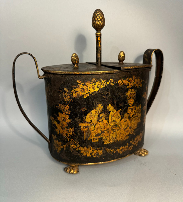 Egg maker in black and gold Chinese painted sheet metal, 19th century