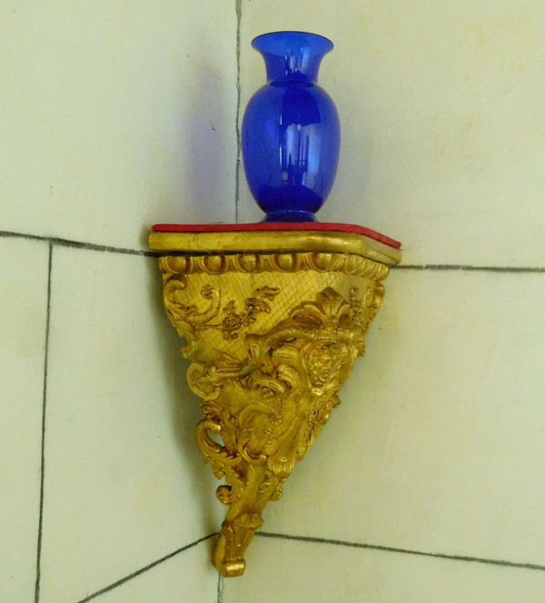 Coppia di grandi console angolari per vano scale - Stile Regency in legno dorato del XIX secolo