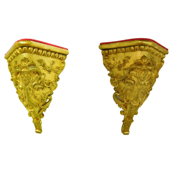 Coppia di grandi console angolari per vano scale - Stile Regency in legno dorato del XIX secolo