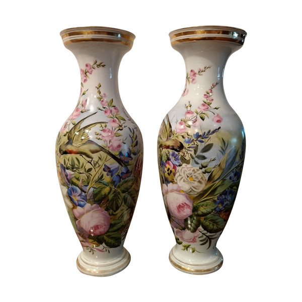 Paire de grands vases français en porcelaine Vieux Paris, ornés de fleurs, datant des années 1800