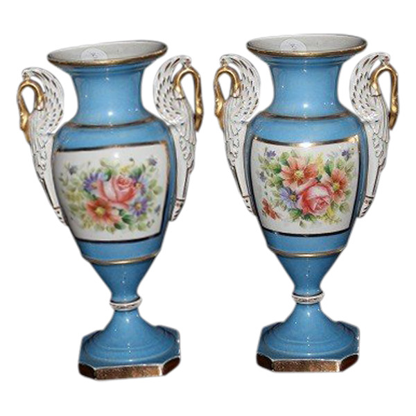 Pair of small French vases in Old Paris porcelain from the 19th century. Blues with floral patterns