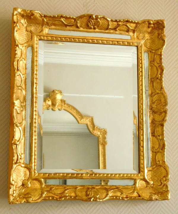 Miroir à Pare Closes En Bois Doré et glace au mercure d'époque Louis XIV Régence 48x56cm