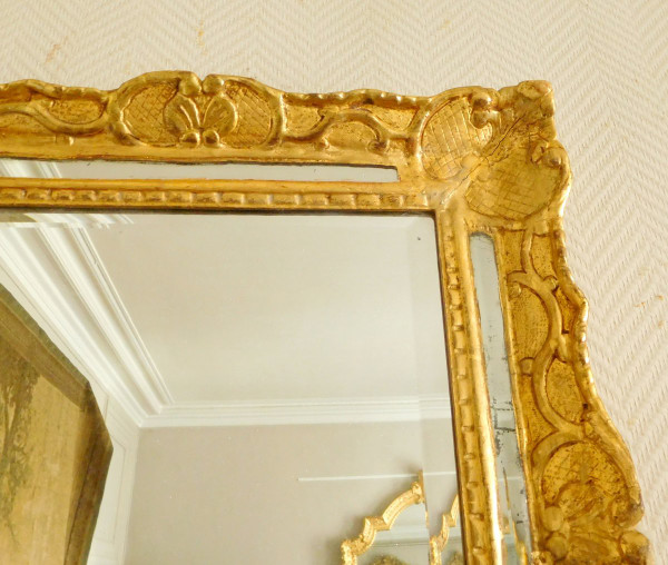 Miroir à Pare Closes En Bois Doré et glace au mercure d'époque Louis XIV Régence 48x56cm