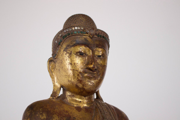 Buddha in piedi Birmania, Mandalay.