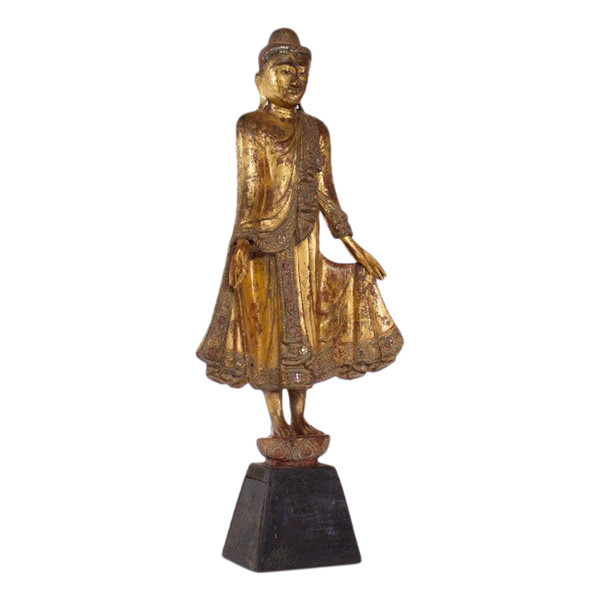 Buddha in piedi Birmania, Mandalay.