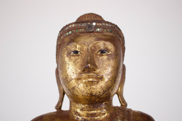 Buddha in piedi Birmania, Mandalay.