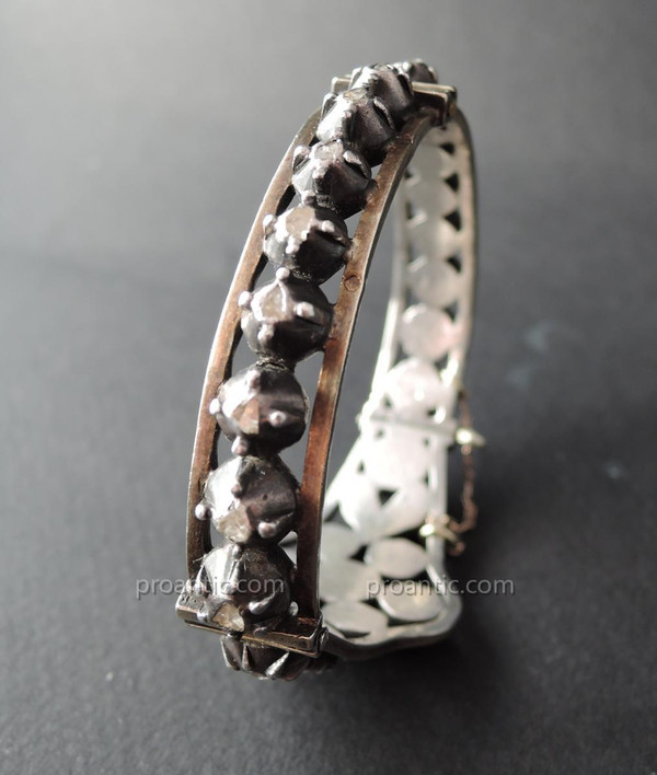 Bracciale con diamanti taglio rosa, argento.