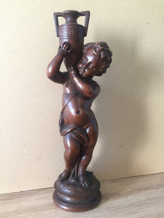 Ventesima statuetta in legno intagliato. Bambino Che Porta Un Vaso.