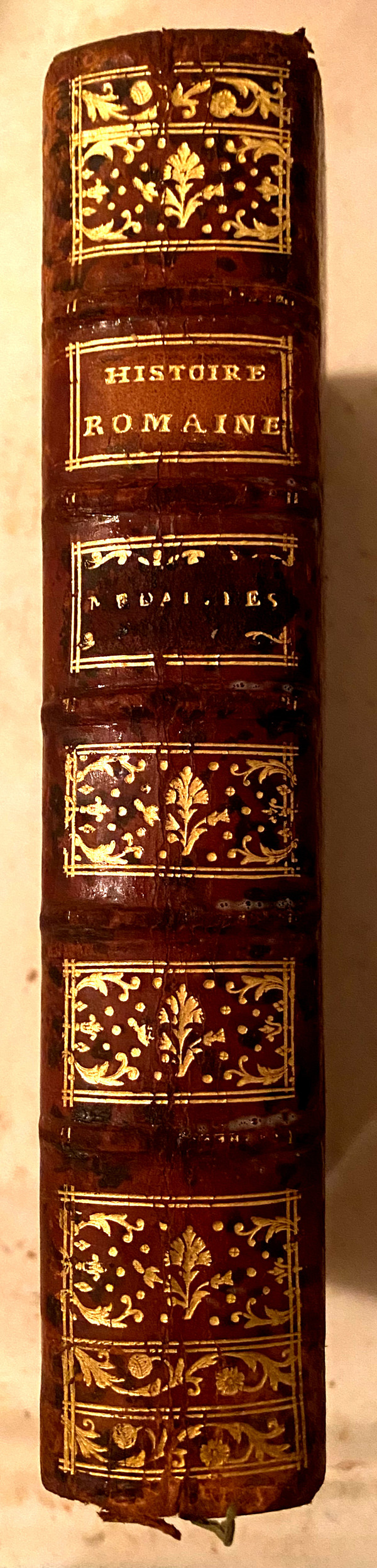 Beautiful illustrated copy in 8; Roman History Clarified by Medals, Paris 1783. By J.L. Schulz