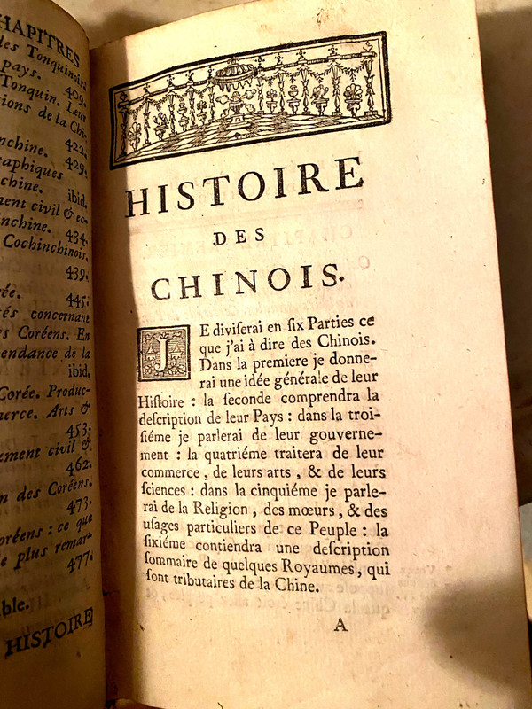 Deux volumes in 12 . A Paris 1755 , De l'Histoire Moderne de Rollin contenant les "Chinois et les Japonais".