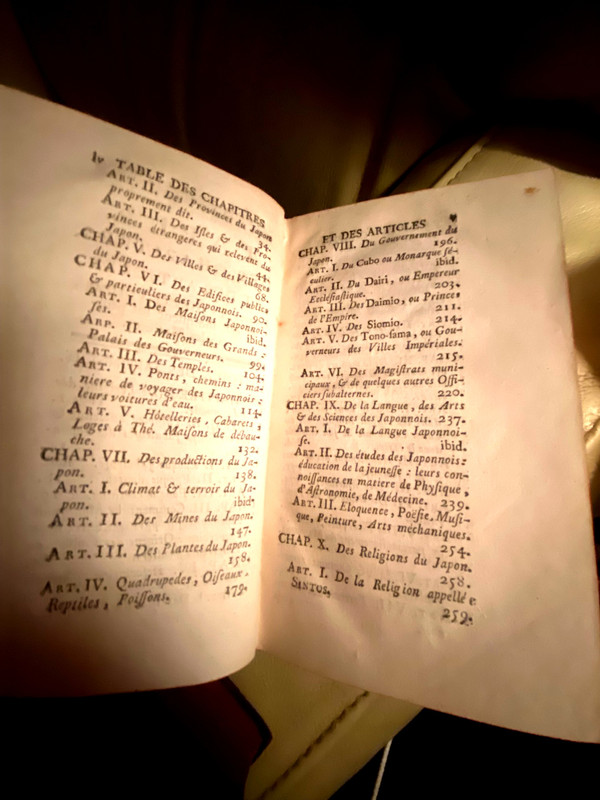 Deux volumes in 12 . A Paris 1755 , De l'Histoire Moderne de Rollin contenant les "Chinois et les Japonais".