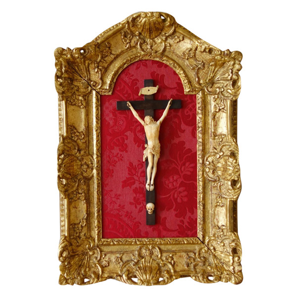 Christ In Ivory, 18th Century Bed Bottom Crucifix - Carved Wood & Fine Gold Gilding