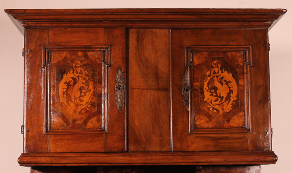 6 Doors Buffet In Walnut Dated 1639