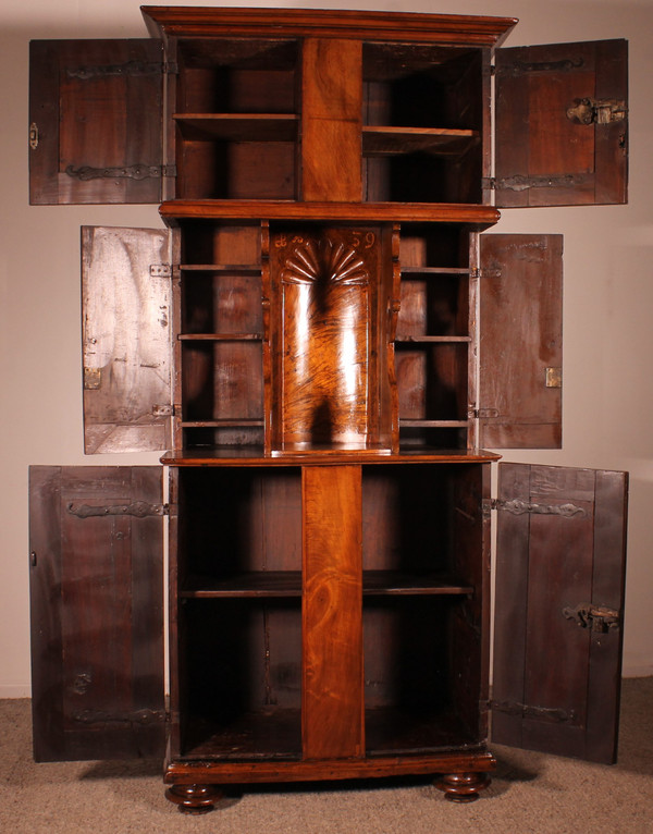 6 Doors Buffet In Walnut Dated 1639