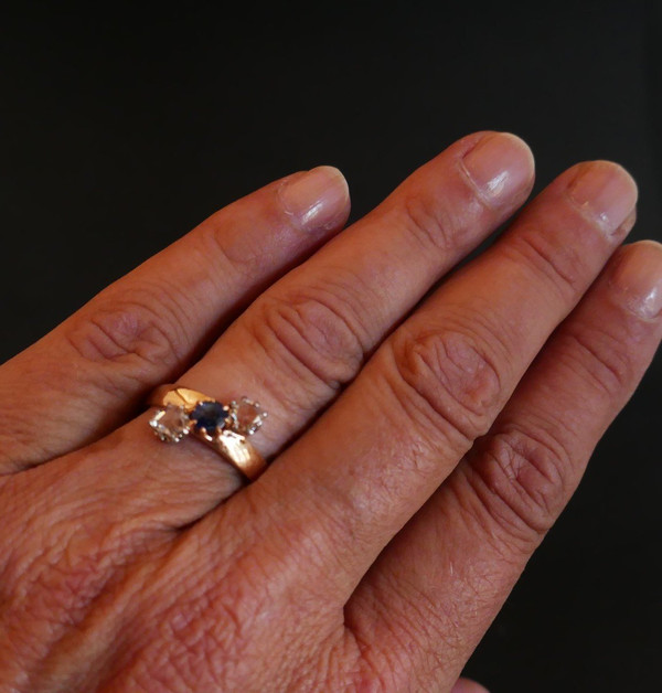 Bague saphir et diamants, Or 18 Carats.