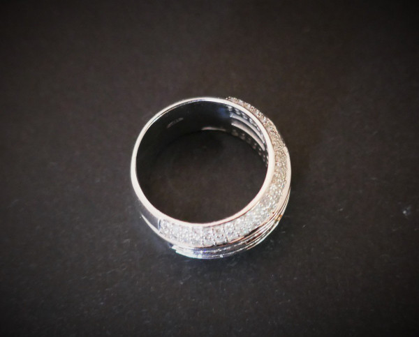Jonc Diamonds ring, 18-carat white gold.