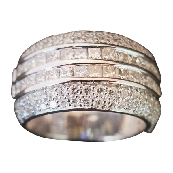 Jonc Diamonds ring, 18-carat white gold.
