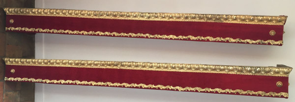 Coppia di mantovane in stile Luigi XVI, c. Napoleone III, Velluto Rosso, Ottone sbalzato