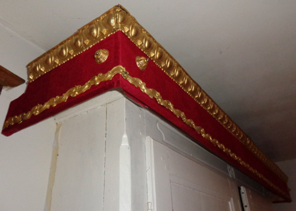 Coppia di mantovane in stile Luigi XVI, c. Napoleone III, Velluto Rosso, Ottone sbalzato