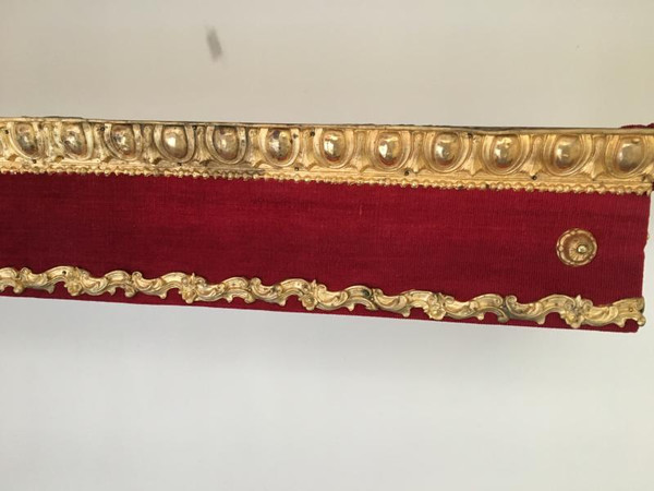 Coppia di mantovane in stile Luigi XVI, c. Napoleone III, Velluto Rosso, Ottone sbalzato